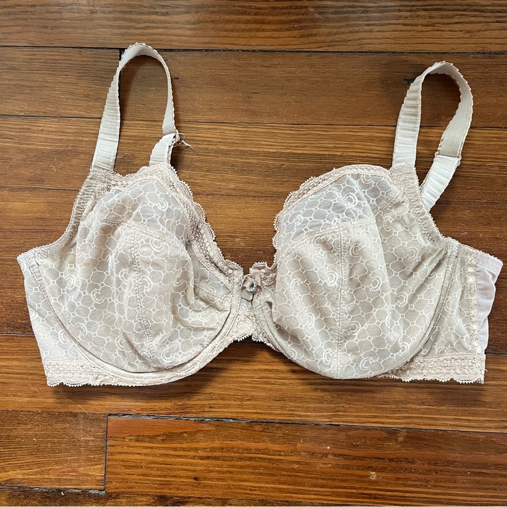 40 DD Chantelle Lace Underwire Bra - Beige
